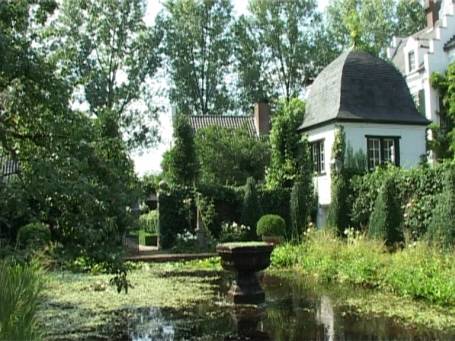 Grathem : Kasteel Groot Buggenum, der Wassergarten, im Bild rechts Linner Pavillon